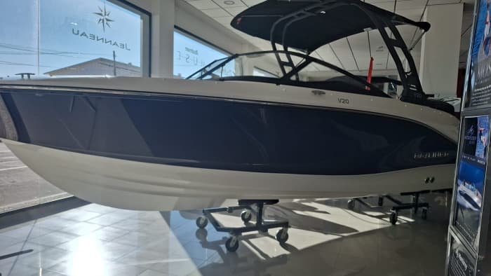 Votre journée à Garrucha : louez un bateau à moteur pour 6 h 30 de découverte.