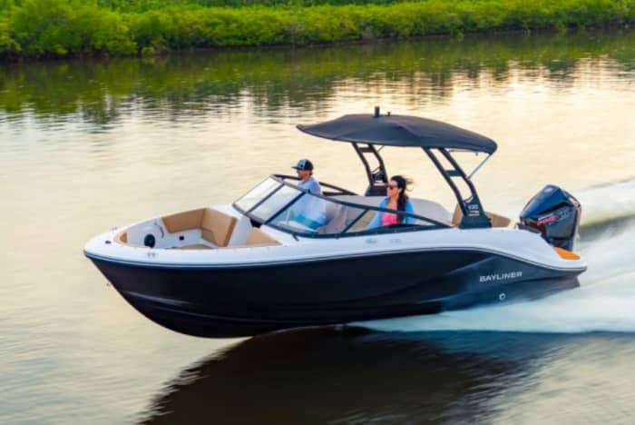 Votre journée à Garrucha : louez un bateau à moteur pour 6 h 30 de découverte.