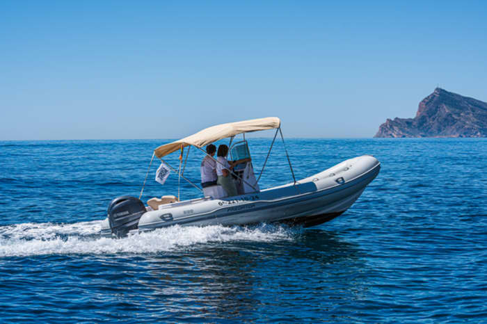 A day around Altea: Enjoy 8 hours of discovery by motorboat.