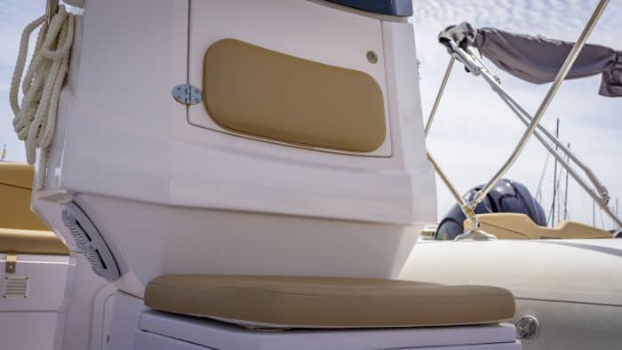 Discover the Costa Blanca from the sea aboard the exclusive Predator 600P Touring.