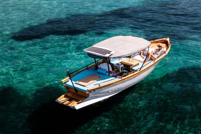 Van Blue Lagoon tot Saint Stefan: een dag vol avontuur aan de kust