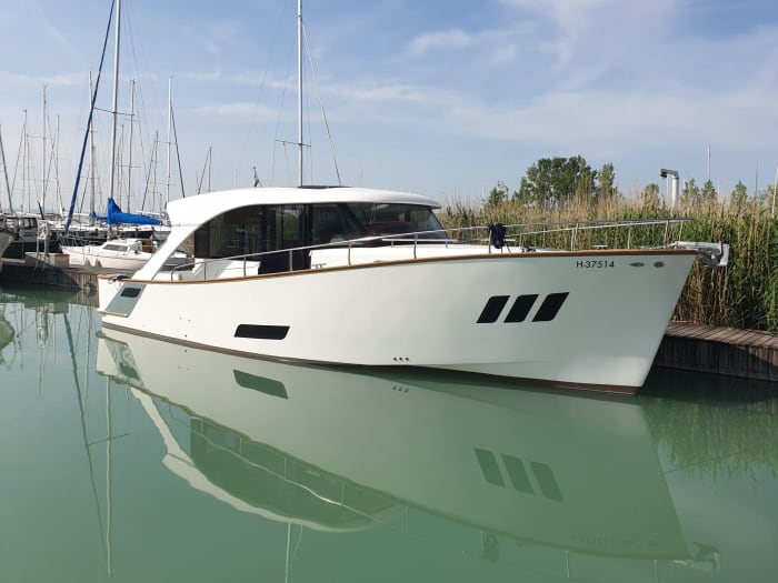 Ein Tag in Balatonakarattya mit einem Motorboot