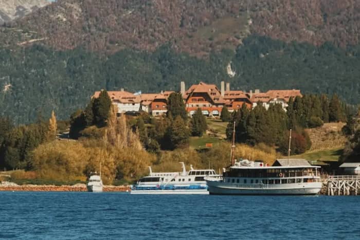 Emerald Serenity: Segeln zur Tacul Bay