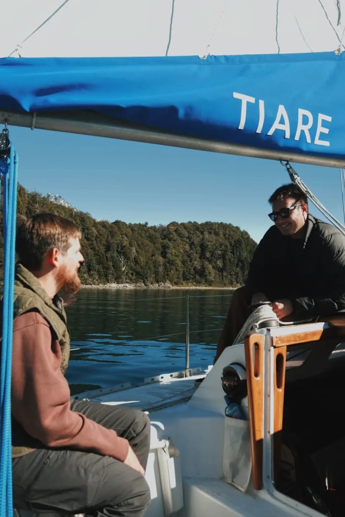 Emerald Serenity: Segeln zur Tacul Bay