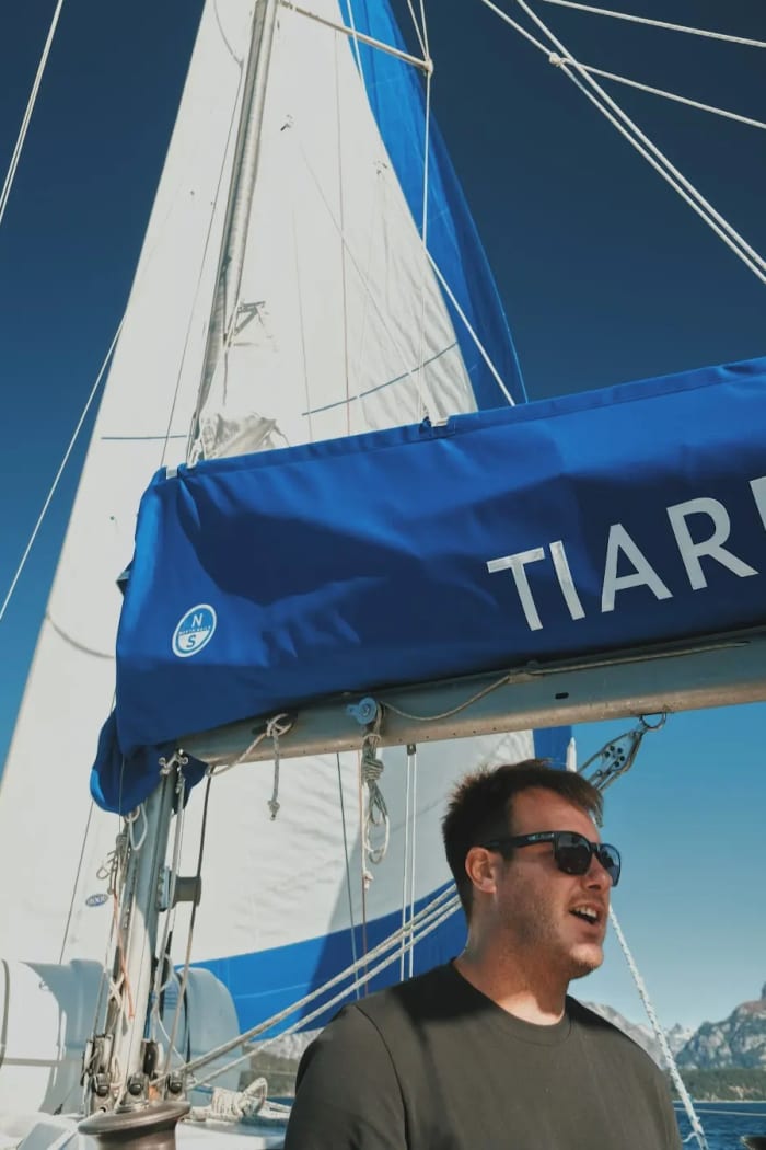 Emerald Serenity: Segeln zur Tacul Bay