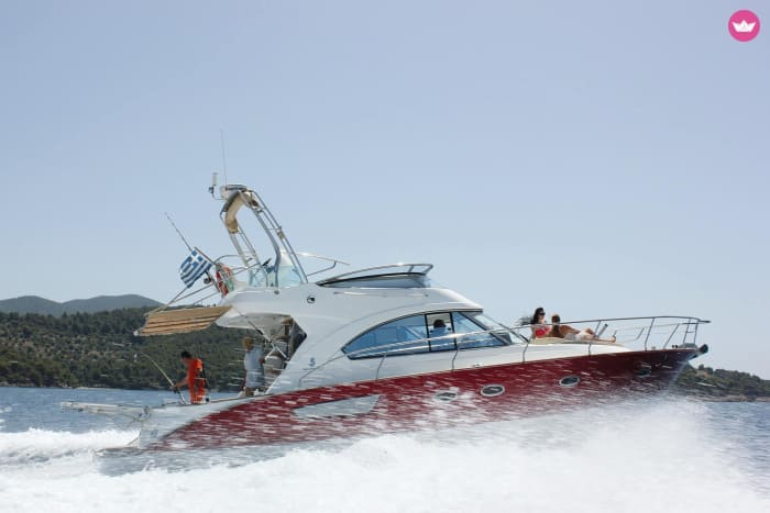Votre expérience privée en Chalcidique : une journée exclusive à bord d'un yacht à moteur