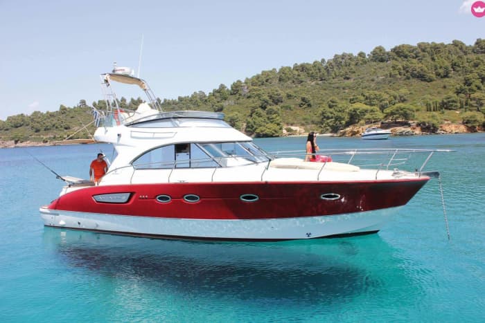 Votre expérience privée en Chalcidique : une journée exclusive à bord d'un yacht à moteur