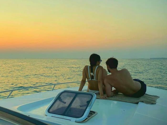Día en lancha motora Porto Cesareo: sol, mar y sabores de Salento