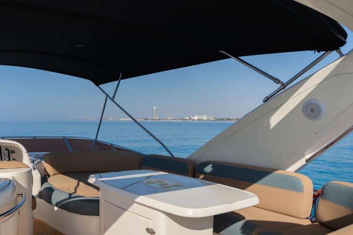 Meeresbrise, Sonne, Champagner: Ein Tag voller Emotionen auf einer privaten Yacht
