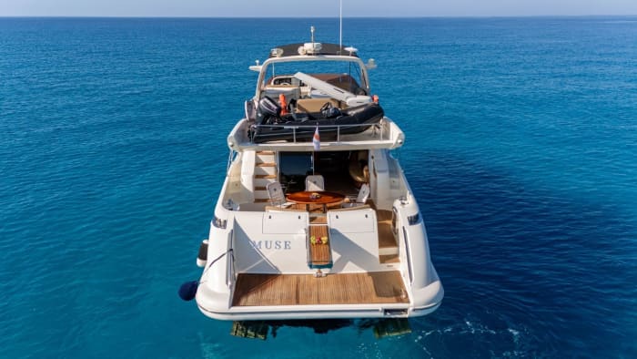 Meeresbrise, Sonne, Champagner: Ein Tag voller Emotionen auf einer privaten Yacht
