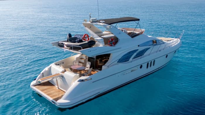 Meeresbrise, Sonne, Champagner: Ein Tag voller Emotionen auf einer privaten Yacht