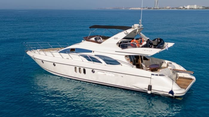 Meeresbrise, Sonne, Champagner: Ein Tag voller Emotionen auf einer privaten Yacht