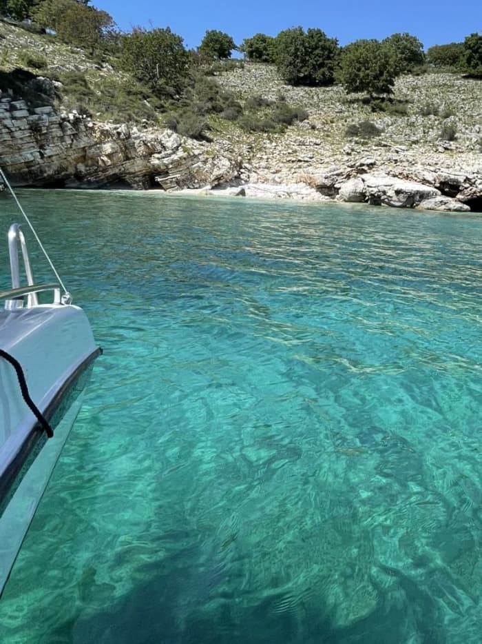 Από τους Αγίους Σαράντα στη Χειμάρρα – Ιδιωτική εκδρομή με σκάφος με παραλίες και ιστορία