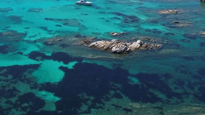 Ganztägiger Ausflug nach Caprera und La Maddalena: Eine Reise durch versteckte Winkel und türkisfarbenes Wasser