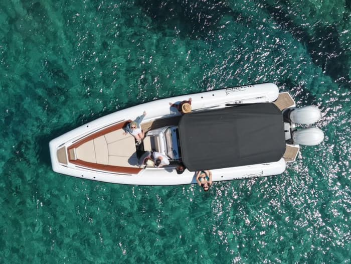 Bateau semi-rigide privé avec skipper