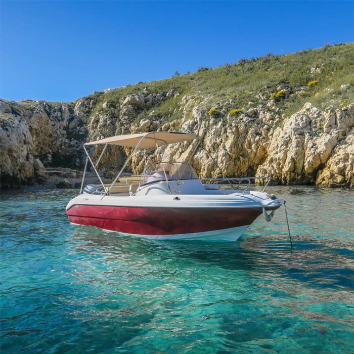 Location de bateau à moteur à la journée à Marseille