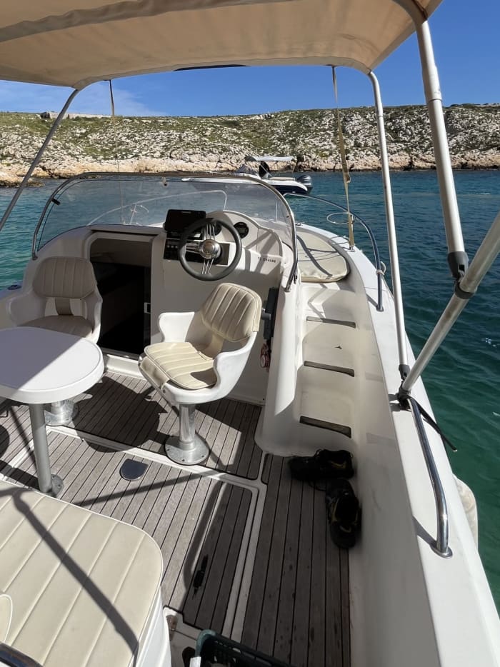 Location de bateau à moteur à la journée à Marseille