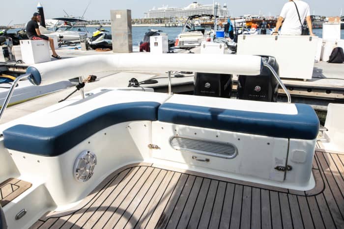 Location de bateau à moteur à la journée à Dubaï