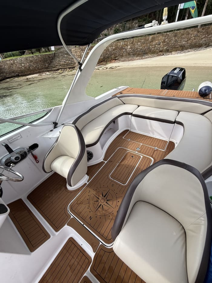 Enjoy the sun on a 6h boat trip in Angra dos Reis