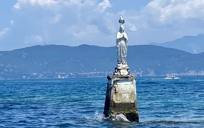 Ganztägige Kreuzfahrt im Golf der Dichter: Inseln, Meer und bezaubernde Dörfer. Treibstoffkosten extra: 250 / Skipper: 300