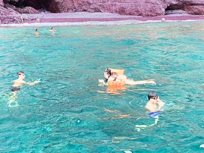 Medio día en las piscinas naturales de Rosse - Cuevas. COMBUSTIBLE INCLUIDO / PATRÓN 230