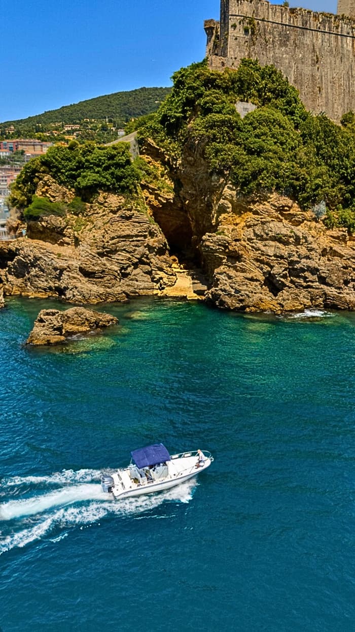 Medio día en las piscinas naturales de Rosse - Cuevas. COMBUSTIBLE INCLUIDO / PATRÓN 230
