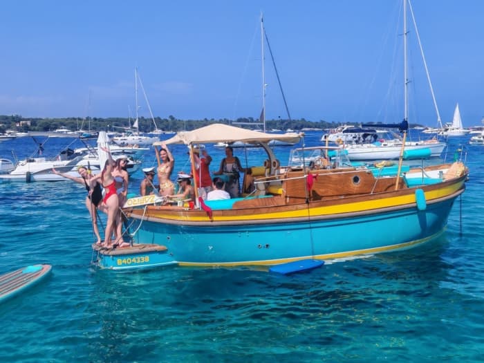 Your private motorboat for a day around Golfe Juan