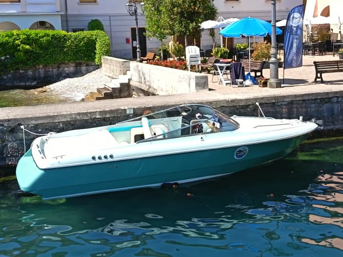 ILVER NJUMA GARGNANO - 
GANZTÄGIGER TAG auf dem Wasser an Bord eines Motorboots, um die verborgenen Schönheiten des nördlichen Gardasees mit einem erfahrenen lokalen Skipper zu entdecken