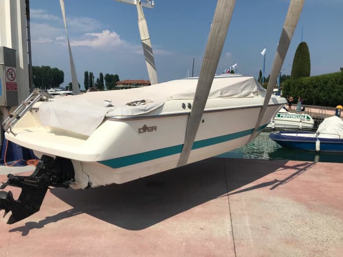 ILVER NJUMA GARGNANO - 
GANZTÄGIGER TAG auf dem Wasser an Bord eines Motorboots, um die verborgenen Schönheiten des nördlichen Gardasees mit einem erfahrenen lokalen Skipper zu entdecken