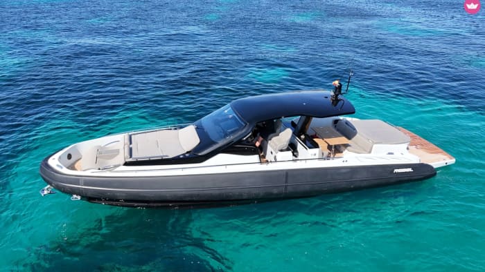 Beach Clubs, Hidden Coves & Crystal Waters