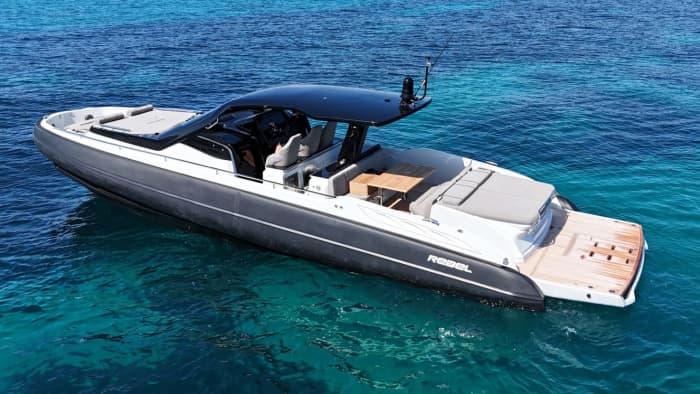 Beach Clubs, Hidden Coves & Crystal Waters