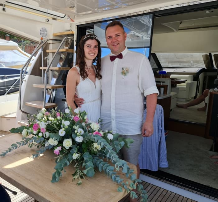 En Marina di Scarlino, durante 4 horas, alquile un precioso barco y disfrute de una sesión de snorkel en Cala Violina acompañado por un instructor experto en apnea.