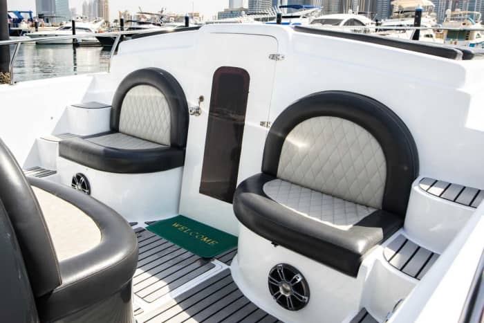 Votre bateau à moteur privé pour une journée autour de Dubaï