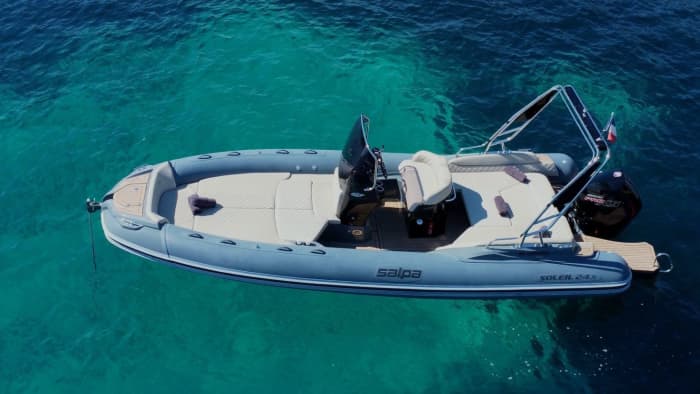Boat trip day – Antibes, coves & turquoise waters