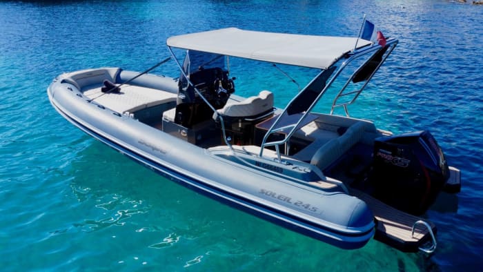 Boat trip day – Antibes, coves & turquoise waters