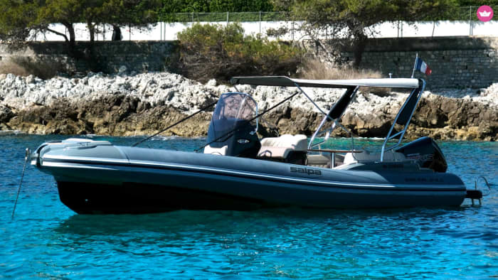 Boat trip day – Antibes, coves & turquoise waters
