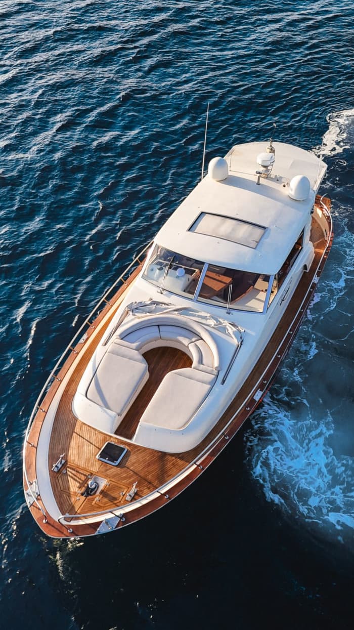 Enjoy our afternoon session with ANDROMEDA Apreamare 60, our wonderful yacht, from 7 pm to 10 pm. A taste of the Costa Brava: swim, relax, and escape the coast.