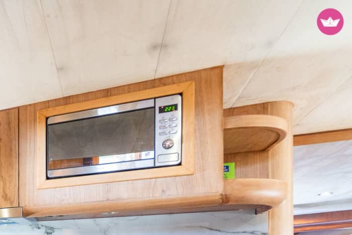 Enjoy our afternoon session with ANDROMEDA Apreamare 60, our wonderful yacht, from 7 pm to 10 pm. A taste of the Costa Brava: swim, relax, and escape the coast.