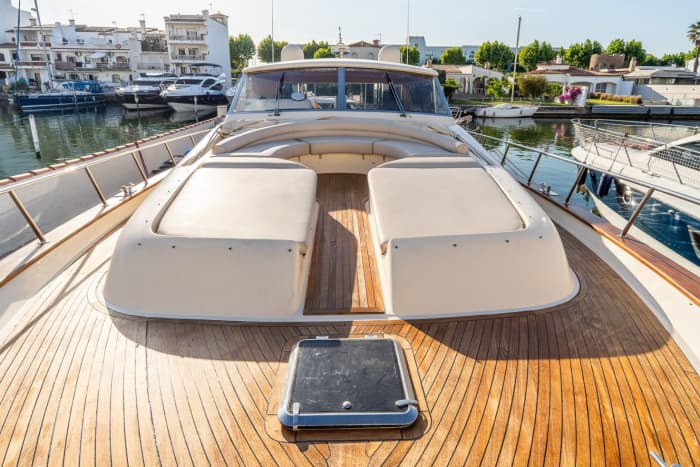 Enjoy our afternoon session with ANDROMEDA Apreamare 60, our wonderful yacht, from 7 pm to 10 pm. A taste of the Costa Brava: swim, relax, and escape the coast.