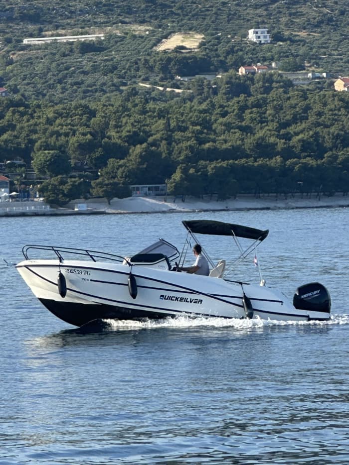 Scopri i luoghi più famosi vicino a Trogir con una divertente gita di un giorno.