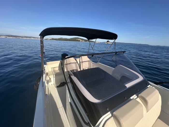 Scopri i luoghi più famosi vicino a Trogir con una divertente gita di un giorno.