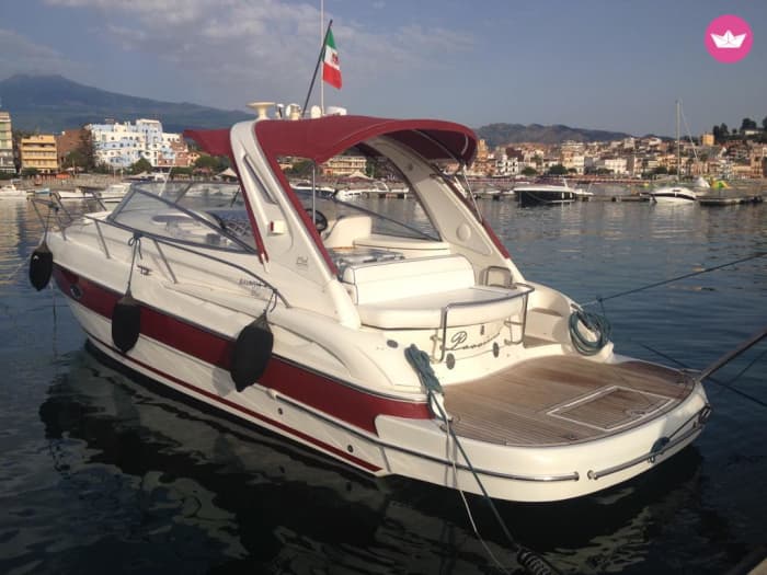 Taormina Sunset with Loved Ones: A Relaxing Boat Trip