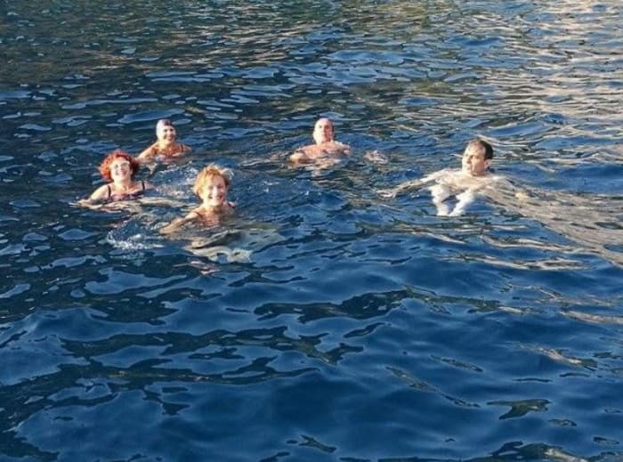 Taormina Sunset with Loved Ones: A Relaxing Boat Trip