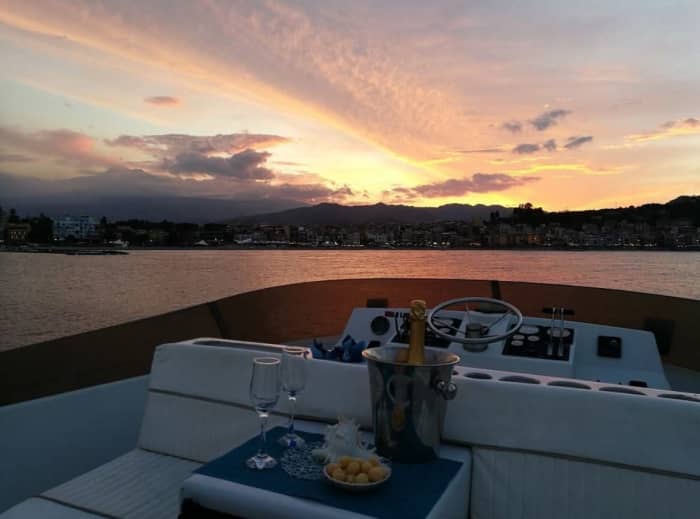 Taormina Sunset with Loved Ones: A Relaxing Boat Trip