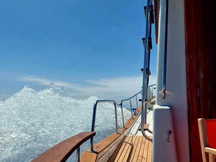 Authentiek Ibiza vanaf het water: Privécruise van een hele dag vanuit San Antonio (8 uur)