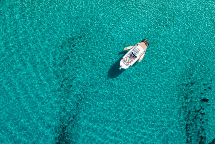 Authentiek Ibiza vanaf het water: Privécruise van een hele dag vanuit San Antonio (8 uur)