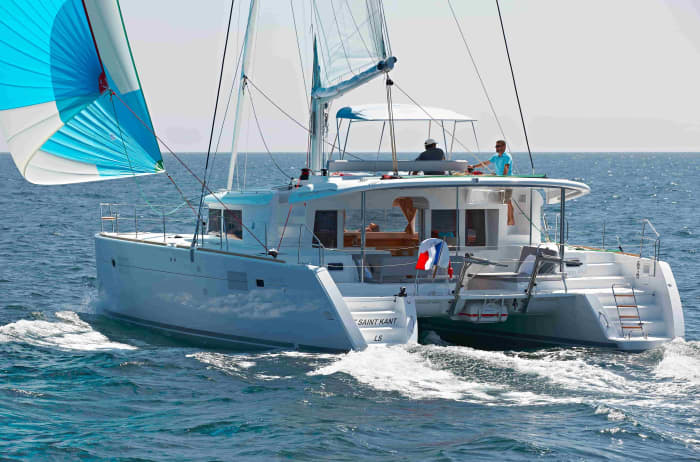 Excursion d'une journée à bord d'un catamaran de luxe de 14 mètres vers l'archipel de La Maddalena au départ de Porto Rafael