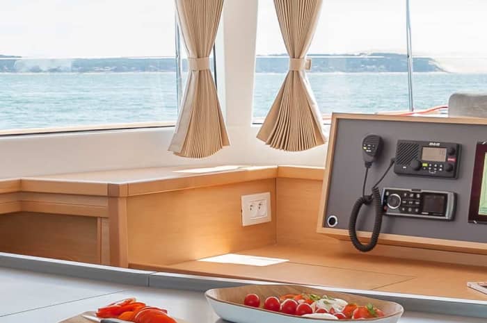 Excursion d'une journée à bord d'un catamaran de luxe de 14 mètres vers l'archipel de La Maddalena au départ de Porto Rafael