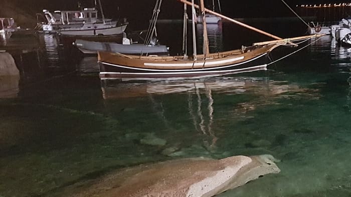 Coucher de soleil exclusif à bord d'un luxueux catamaran de 14 mètres au cœur de l'archipel de La Maddalena, avec vue sur le détroit de Bonifacio