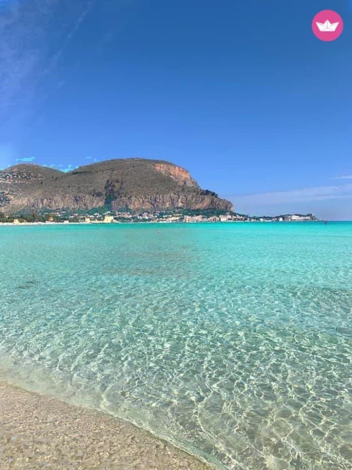 Tag der Eleganz zwischen versteckten Buchten und Villa Igea: Das Meer von Mondello